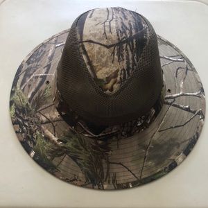 Wide brim hunting hat